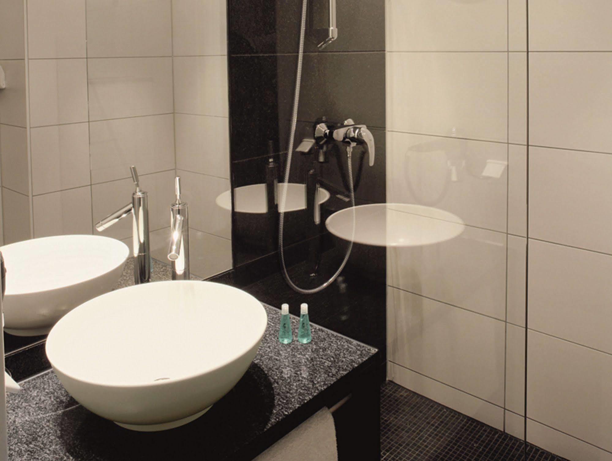 Motel One ซาร์บรึคเคน ภายนอก รูปภาพ
